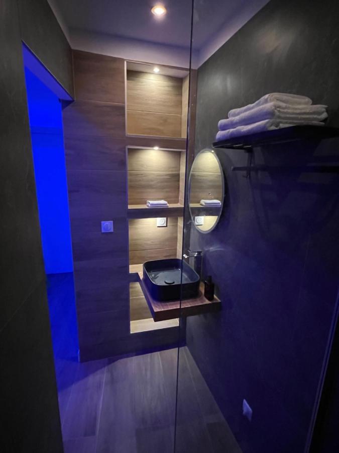 Chic & Jacuzzi Apartman Givors Kültér fotó